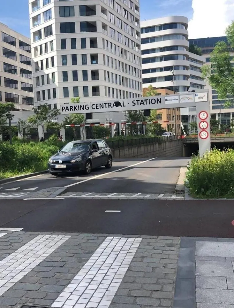 City Center Location 1Br Apartment Near Station! Anversa